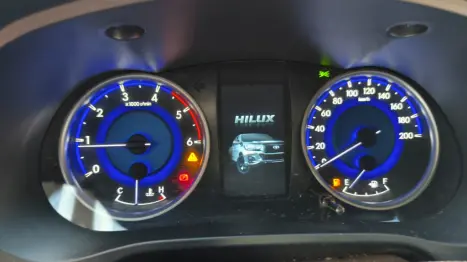 TOYOTA Hilux Caminhonete 2.8 16V 4P SR 4X4 DIESEL CABINE DUPLA AUTOM�TICO, Foto 8