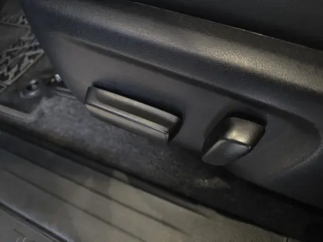 TOYOTA Hilux Caminhonete 2.8 16V SRX 4X4 DIESEL CABINE DUPLA AUTOM�TICO, Foto 9