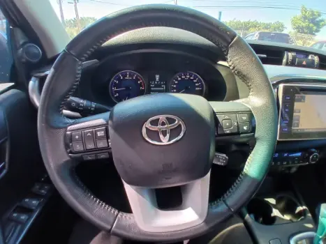 TOYOTA Hilux Caminhonete 2.7 16V 4P SRV FLEX CABINE DUPLA AUTOM�TICO, Foto 14