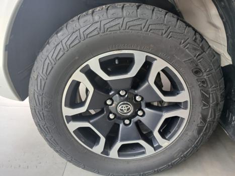 TOYOTA Hilux Caminhonete 2.8 16V SRX 4X4 DIESEL CABINE DUPLA AUTOM�TICO, Foto 11