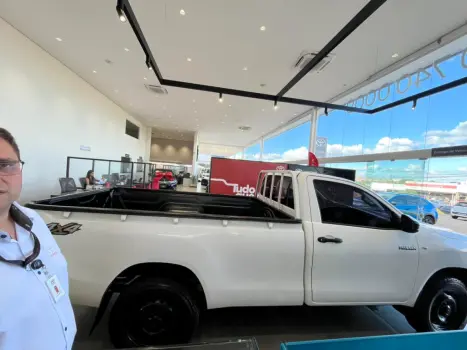 TOYOTA Hilux Caminhonete 2.8 4X4 DIESEL CABINE SIMPLES, Foto 12