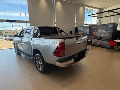 TOYOTA Hilux Caminhonete 2.8 16V SRV 4X4 DIESEL CABINE DUPLA AUTOM�TICO, Foto 4