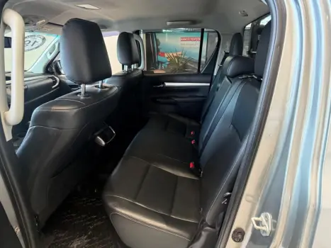 TOYOTA Hilux Caminhonete 2.8 16V SRV 4X4 DIESEL CABINE DUPLA AUTOM�TICO, Foto 8