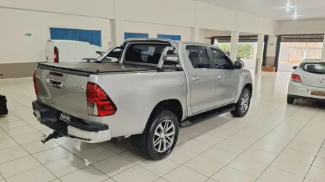 TOYOTA Hilux Caminhonete 2.7 16V 4P SRV FLEX CABINE DUPLA AUTOM�TICO, Foto 2