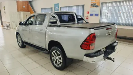 TOYOTA Hilux Caminhonete 2.7 16V 4P SRV FLEX CABINE DUPLA AUTOM�TICO, Foto 3