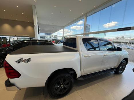 TOYOTA Hilux Caminhonete 2.8 16V 4P SR 4X4 DIESEL CABINE DUPLA AUTOM�TICO, Foto 4