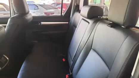 TOYOTA Hilux Caminhonete 2.8 16V SRX LIMITED 4X4 TURBO DIESEL CABINE DUPLA AUTOM�TICO, Foto 10