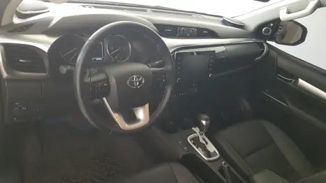 TOYOTA Hilux Caminhonete 2.8 16V SRX 4X4 TURBO DIESEL CABINE DUPLA AUTOM�TICO, Foto 14