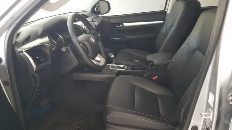 TOYOTA Hilux Caminhonete 2.8 16V SRX 4X4 TURBO DIESEL CABINE DUPLA AUTOM�TICO, Foto 15