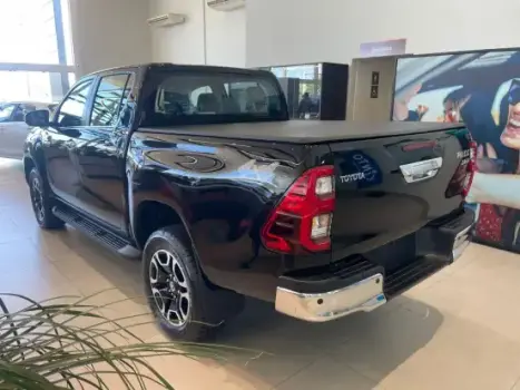 TOYOTA Hilux Caminhonete 2.8 16V SRX 4X4 DIESEL CABINE DUPLA AUTOM�TICO, Foto 4