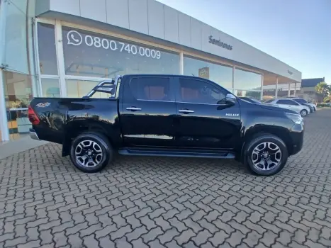 TOYOTA Hilux Caminhonete 2.8 16V SRX 4X4 DIESEL CABINE DUPLA AUTOM�TICO, Foto 4