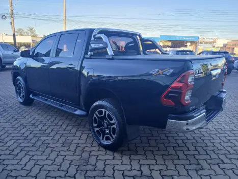 TOYOTA Hilux Caminhonete 2.8 16V SRX 4X4 DIESEL CABINE DUPLA AUTOM�TICO, Foto 5