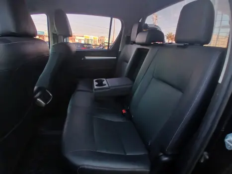 TOYOTA Hilux Caminhonete 2.8 16V SRX 4X4 DIESEL CABINE DUPLA AUTOM�TICO, Foto 10