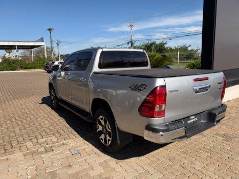 TOYOTA Hilux Caminhonete 2.8 16V SRX 4X4 DIESEL CABINE DUPLA AUTOMÁTICO, Foto 4