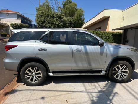 TOYOTA Hilux SW4 2.8 4P SRX 4X4 TURBO DIESEL AUTOMTICO, Foto 1