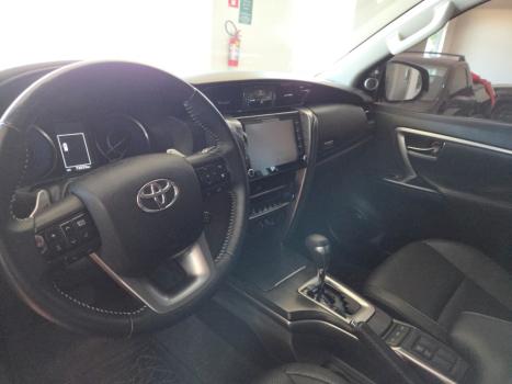 TOYOTA Hilux SW4 2.8 16V 4P SRX 4X4 7 LUGARES TURBO DIESEL AUTOMTICO, Foto 5