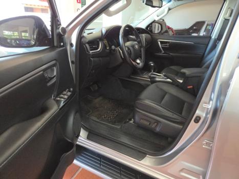 TOYOTA Hilux SW4 2.8 16V 4P SRX 4X4 7 LUGARES TURBO DIESEL AUTOMTICO, Foto 6