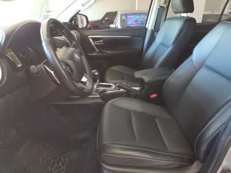 TOYOTA Hilux SW4 2.8 16V 4P SRX 4X4 7 LUGARES TURBO DIESEL AUTOMTICO, Foto 9