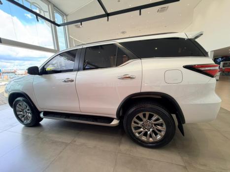 TOYOTA Hilux SW4 2.8 16V 4P SRX 4X4 7 LUGARES TURBO DIESEL AUTOM�TICO, Foto 8