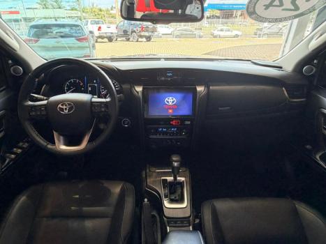 TOYOTA Hilux SW4 2.8 16V 4P SRX 4X4 7 LUGARES TURBO DIESEL AUTOM�TICO, Foto 12