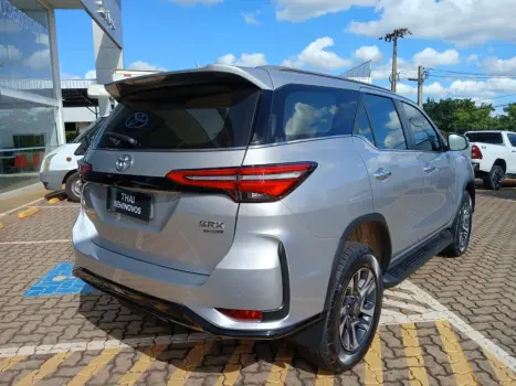 TOYOTA Hilux SW4 2.8 16V 4P SRX PLATINUM 4X4 7 LUGARES TURBO DIESEL AUTOM�TICO, Foto 7