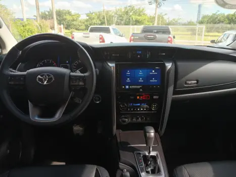 TOYOTA Hilux SW4 2.8 16V 4P SRX PLATINUM 4X4 7 LUGARES TURBO DIESEL AUTOM�TICO, Foto 12