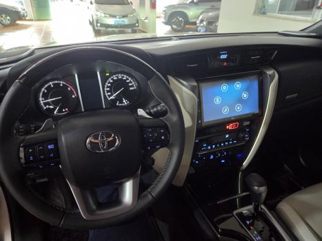 TOYOTA Hilux SW4 2.8 4P SRX 4X4 DIAMOND 7 LUGARES TURBO DIESEL AUTOM�TICO, Foto 7