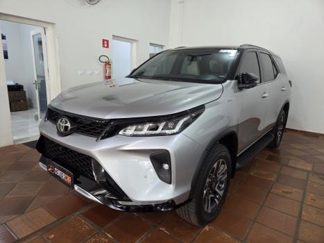TOYOTA Hilux SW4 2.8 4P SRX 4X4 DIAMOND 7 LUGARES TURBO DIESEL AUTOM�TICO, Foto 1