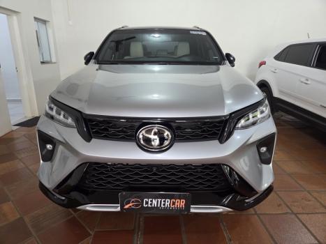 TOYOTA Hilux SW4 2.8 4P SRX 4X4 DIAMOND 7 LUGARES TURBO DIESEL AUTOM�TICO, Foto 2