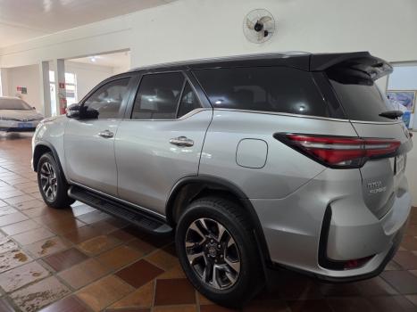 TOYOTA Hilux SW4 2.8 4P SRX 4X4 DIAMOND 7 LUGARES TURBO DIESEL AUTOM�TICO, Foto 4