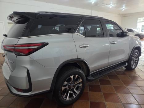 TOYOTA Hilux SW4 2.8 4P SRX 4X4 DIAMOND 7 LUGARES TURBO DIESEL AUTOM�TICO, Foto 5