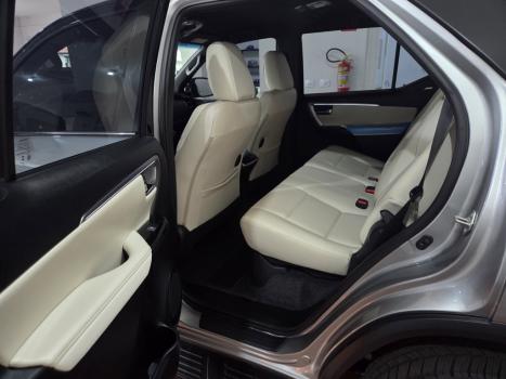 TOYOTA Hilux SW4 2.8 4P SRX 4X4 DIAMOND 7 LUGARES TURBO DIESEL AUTOM�TICO, Foto 9