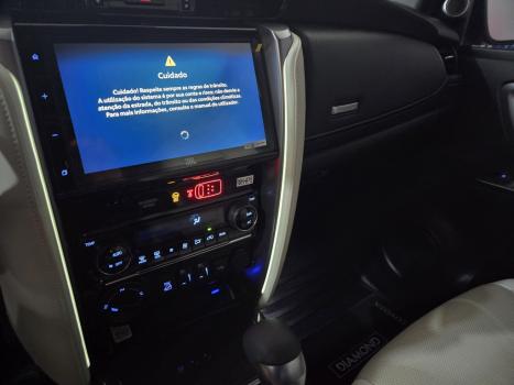 TOYOTA Hilux SW4 2.8 4P SRX 4X4 DIAMOND 7 LUGARES TURBO DIESEL AUTOM�TICO, Foto 13