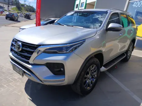 TOYOTA Hilux SW4 2.8 16V 4P SRX 4X4 7 LUGARES TURBO DIESEL AUTOM�TICO, Foto 3