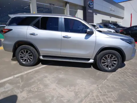 TOYOTA Hilux SW4 2.8 16V 4P SRX 4X4 7 LUGARES TURBO DIESEL AUTOM�TICO, Foto 4