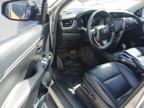 TOYOTA Hilux SW4 2.8 16V 4P SRX 4X4 7 LUGARES TURBO DIESEL AUTOM�TICO, Foto 9