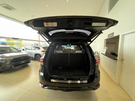 TOYOTA Hilux SW4 2.8 4P SRX 4X4 DIAMOND 7 LUGARES TURBO DIESEL AUTOM�TICO, Foto 8