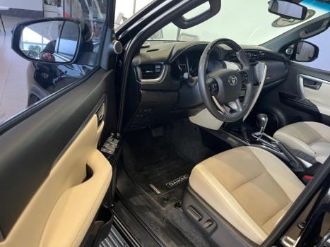 TOYOTA Hilux SW4 2.8 4P SRX 4X4 DIAMOND 7 LUGARES TURBO DIESEL AUTOM�TICO, Foto 9