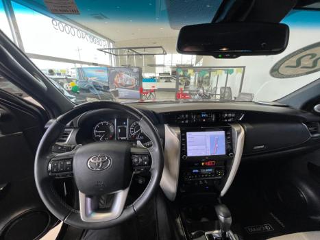 TOYOTA Hilux SW4 2.8 4P SRX 4X4 DIAMOND 7 LUGARES TURBO DIESEL AUTOM�TICO, Foto 12