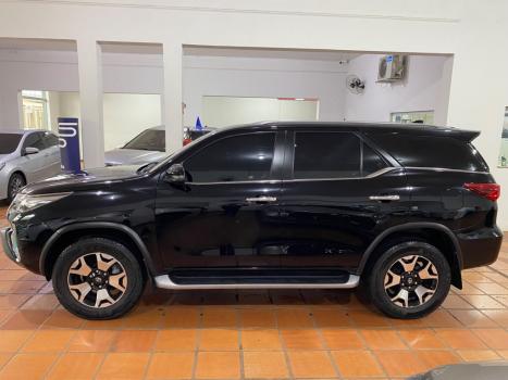 TOYOTA Hilux SW4 2.8 4P SRX 4X4 DIAMOND 7 LUGARES TURBO DIESEL AUTOM�TICO, Foto 4