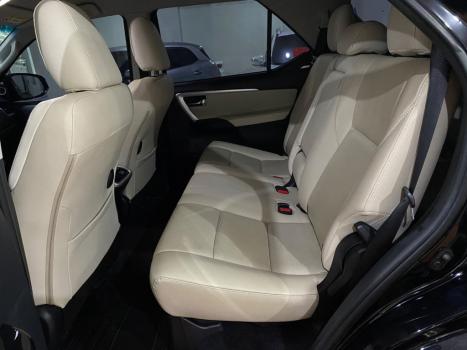 TOYOTA Hilux SW4 2.8 4P SRX 4X4 DIAMOND 7 LUGARES TURBO DIESEL AUTOM�TICO, Foto 9