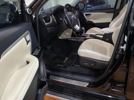 TOYOTA Hilux SW4 2.8 4P SRX 4X4 DIAMOND 7 LUGARES TURBO DIESEL AUTOM�TICO, Foto 13