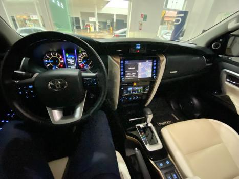 TOYOTA Hilux SW4 2.8 4P SRX 4X4 DIAMOND 7 LUGARES TURBO DIESEL AUTOM�TICO, Foto 16
