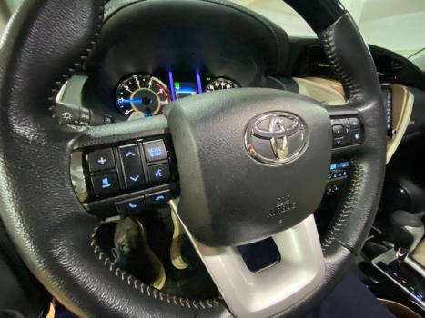 TOYOTA Hilux SW4 2.8 4P SRX 4X4 DIAMOND 7 LUGARES TURBO DIESEL AUTOM�TICO, Foto 17