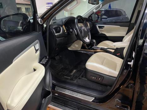 TOYOTA Hilux SW4 2.8 4P SRX 4X4 DIAMOND 7 LUGARES TURBO DIESEL AUTOM�TICO, Foto 18