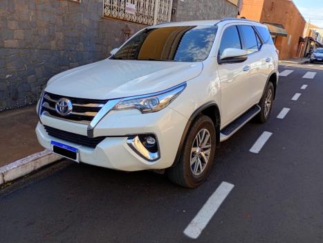 TOYOTA Hilux SW4 2.8 16V 4P SRX 4X4 7 LUGARES TURBO DIESEL AUTOMÁTICO, Foto 4