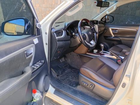 TOYOTA Hilux SW4 2.8 16V 4P SRX 4X4 7 LUGARES TURBO DIESEL AUTOMÁTICO, Foto 7