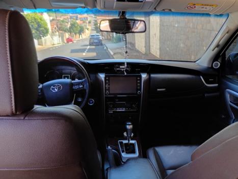 TOYOTA Hilux SW4 2.8 16V 4P SRX 4X4 7 LUGARES TURBO DIESEL AUTOMÁTICO, Foto 8