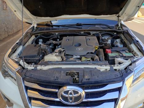 TOYOTA Hilux SW4 2.8 16V 4P SRX 4X4 7 LUGARES TURBO DIESEL AUTOMÁTICO, Foto 13