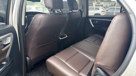 TOYOTA Hilux SW4 2.8 16V 4P SRX 4X4 7 LUGARES TURBO DIESEL AUTOMÁTICO, Foto 10
